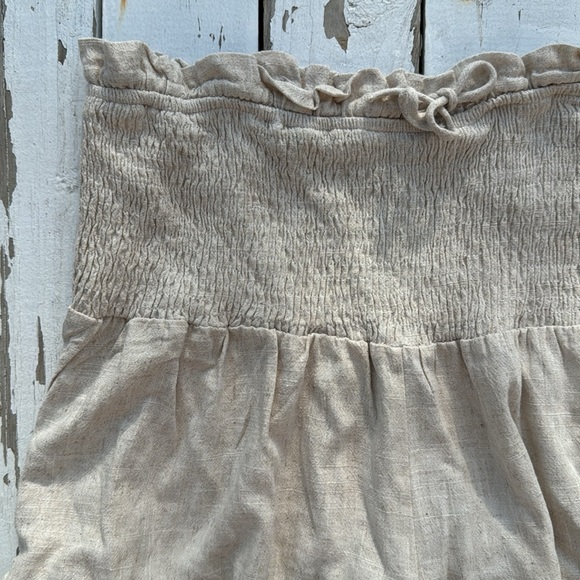 Papermoon Linen Blend Elastic Waist Shorts - Picture 2 of 5